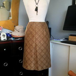 New woman's lattice skit